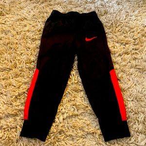 Boys  Toddler Nike pants size 5t
